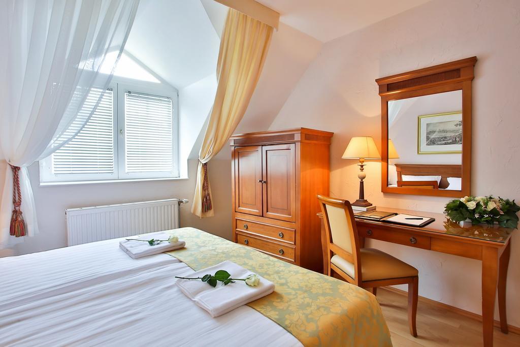 Bonyhád Hotel Rittinger מראה חיצוני תמונה