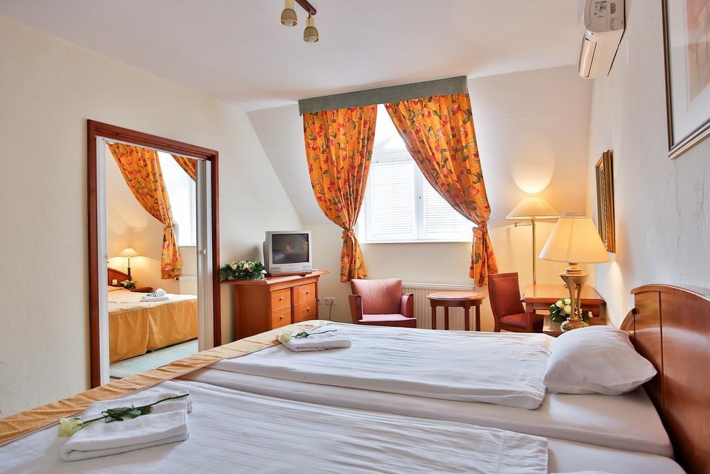 Bonyhád Hotel Rittinger מראה חיצוני תמונה