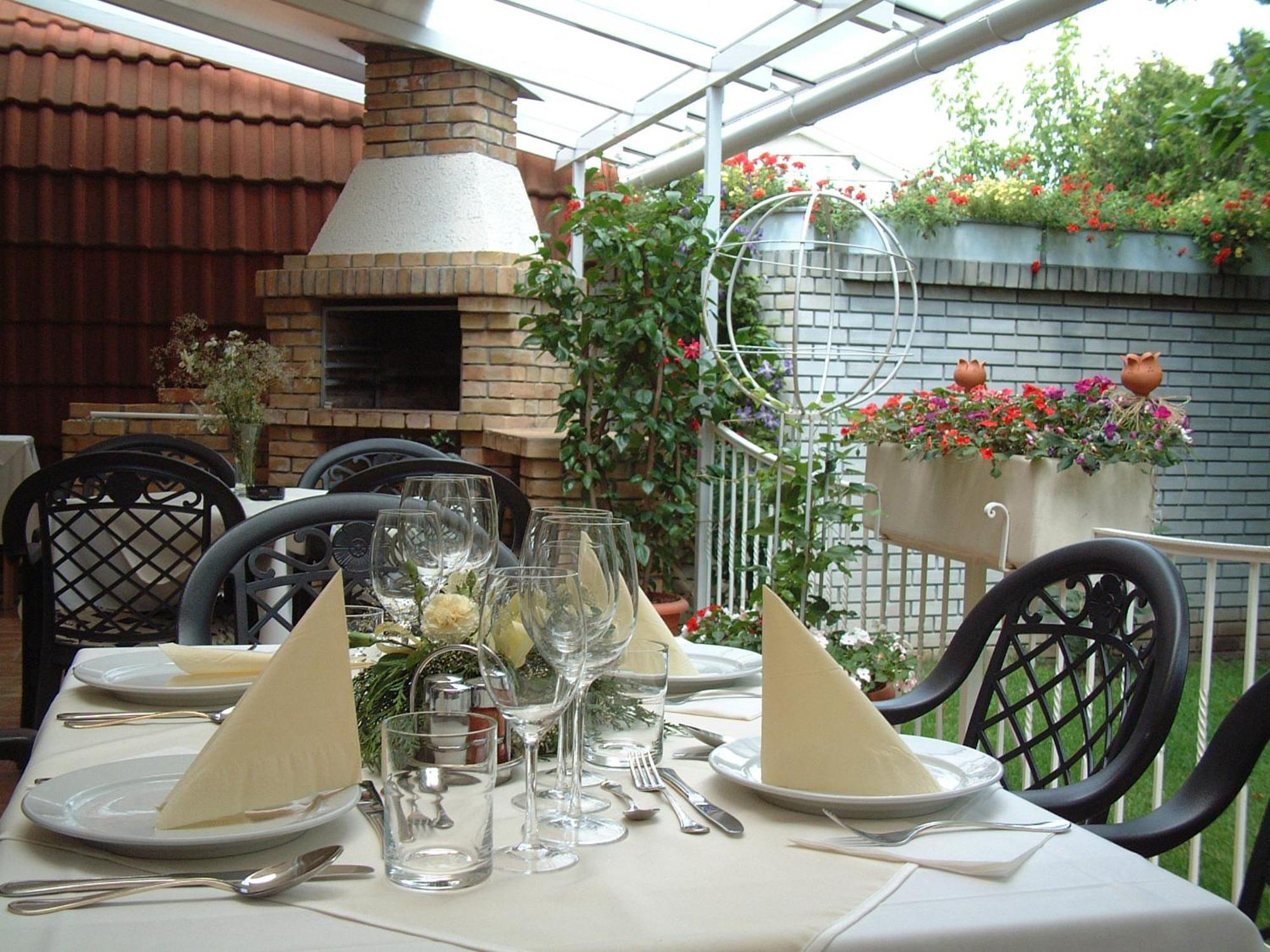 Bonyhád Hotel Rittinger מראה חיצוני תמונה