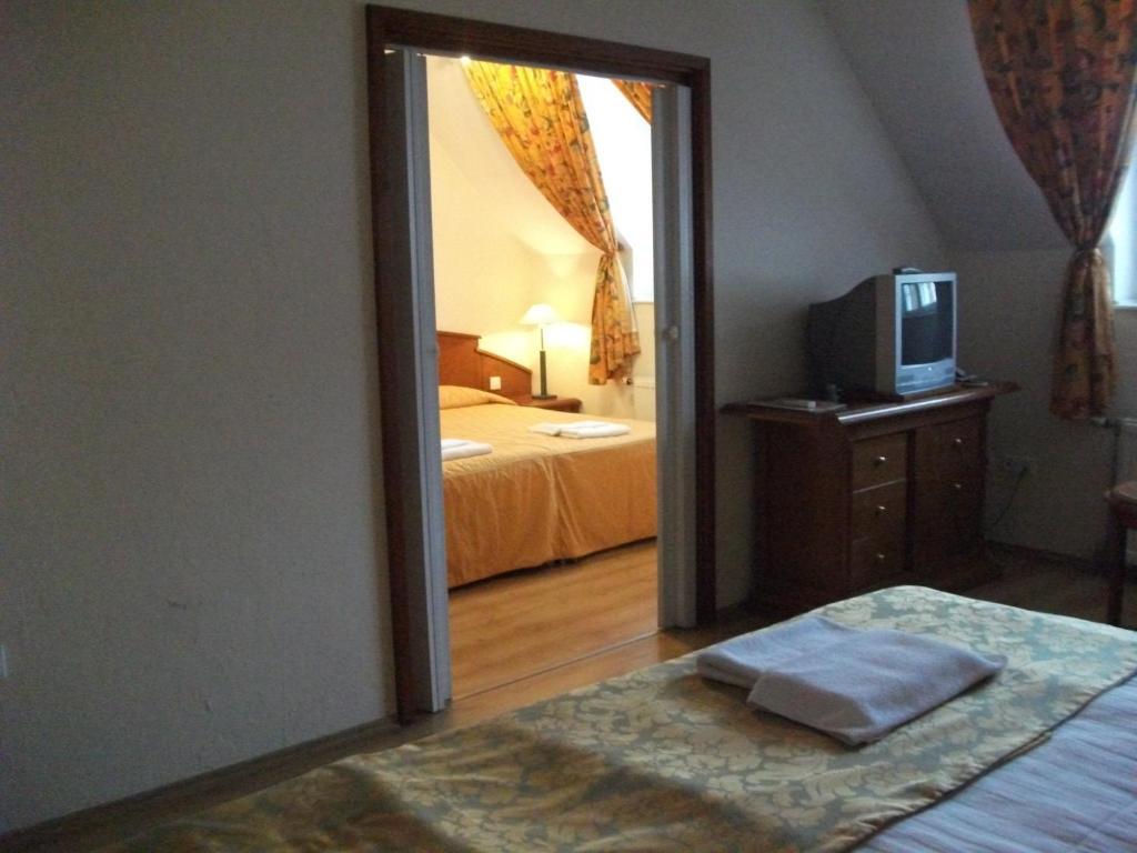 Bonyhád Hotel Rittinger מראה חיצוני תמונה