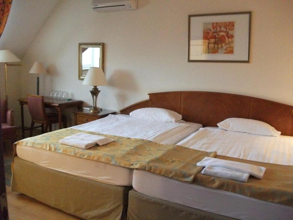 Bonyhád Hotel Rittinger מראה חיצוני תמונה